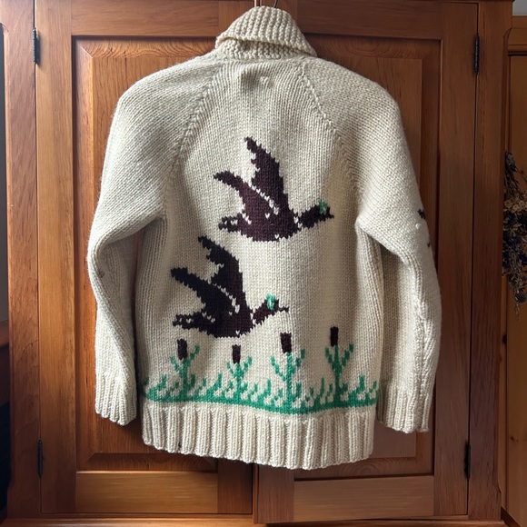 Vintage 1950's Hand-Knit Cowichan Cardigan Ducks - Picture 5 of 8
